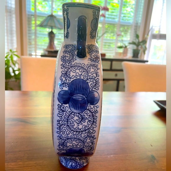 Three Hands Corp Double Happiness Chinoiserie moon flask vase w/ rounded handles - Picture 2 of 4